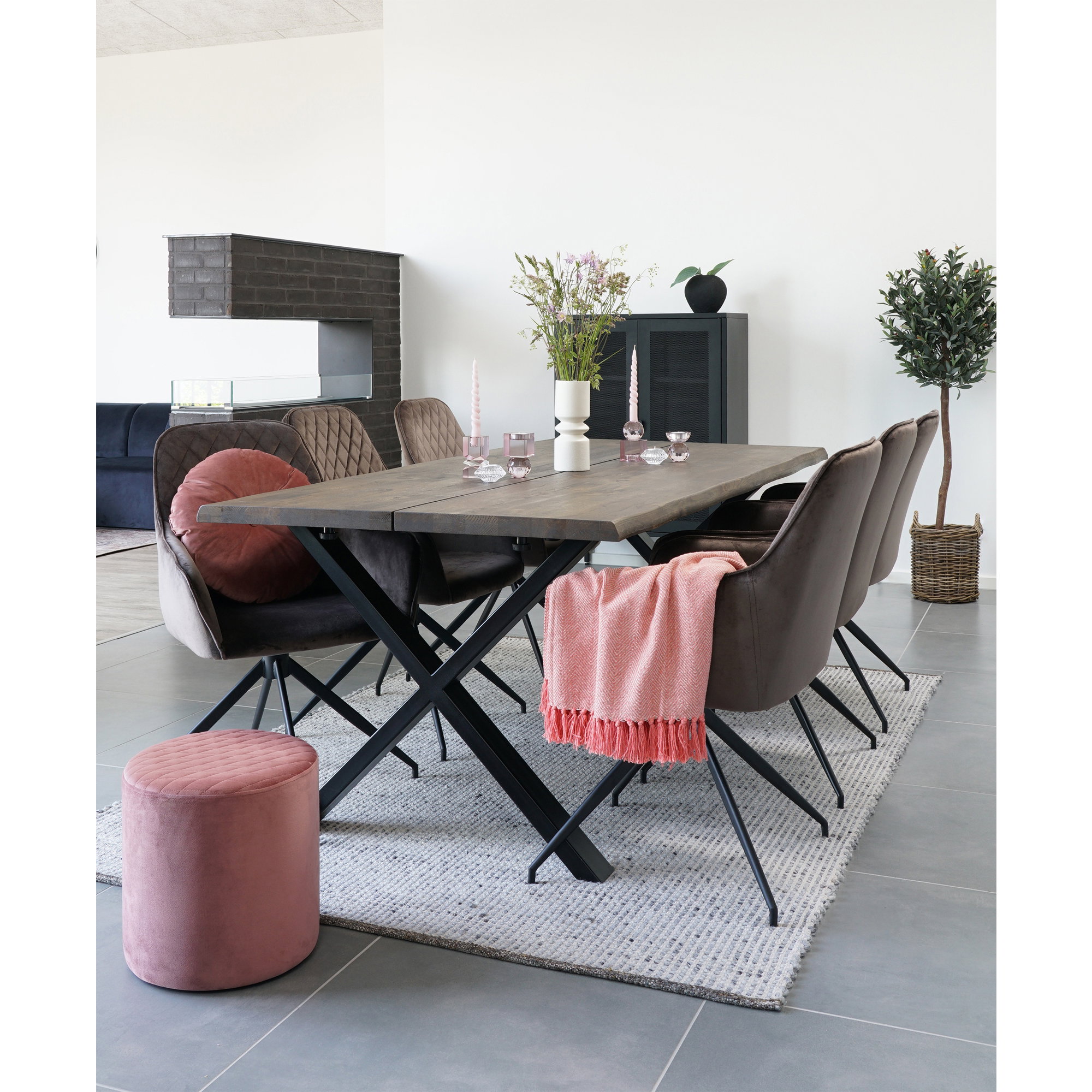 Harbo Spisebordsstol med drejefod, velour, mushroom, sorte ben, HN1208 - Billede 8