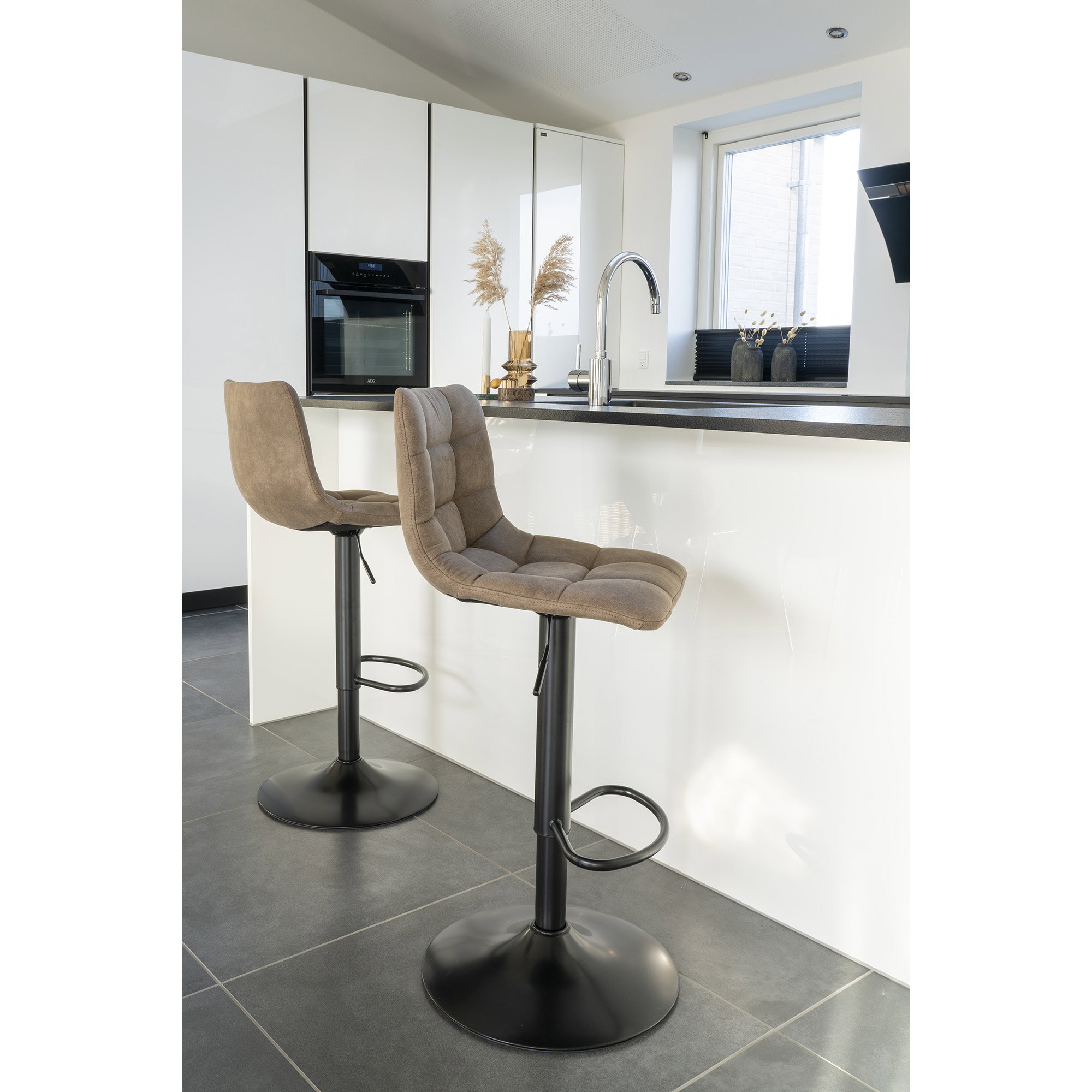 Middelfart Barstol, microfiber, lysebrun, sorte ben, HN1281 – sæt af 2 - Billede 6