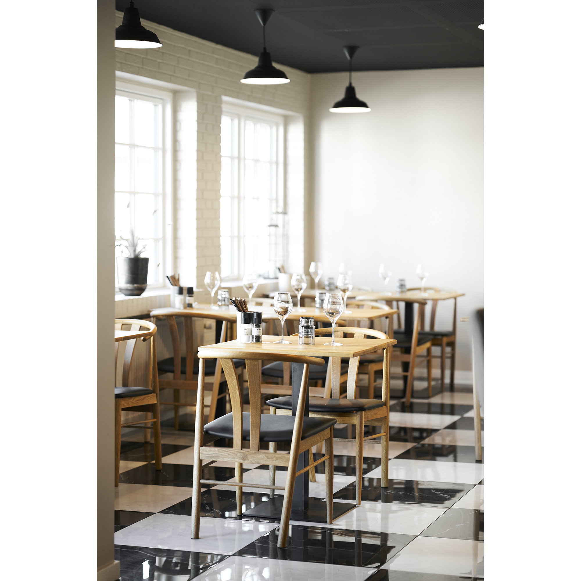 Lignano Cafebord, egetræ, sort metal base, 70x70x75 cm - Billede 8