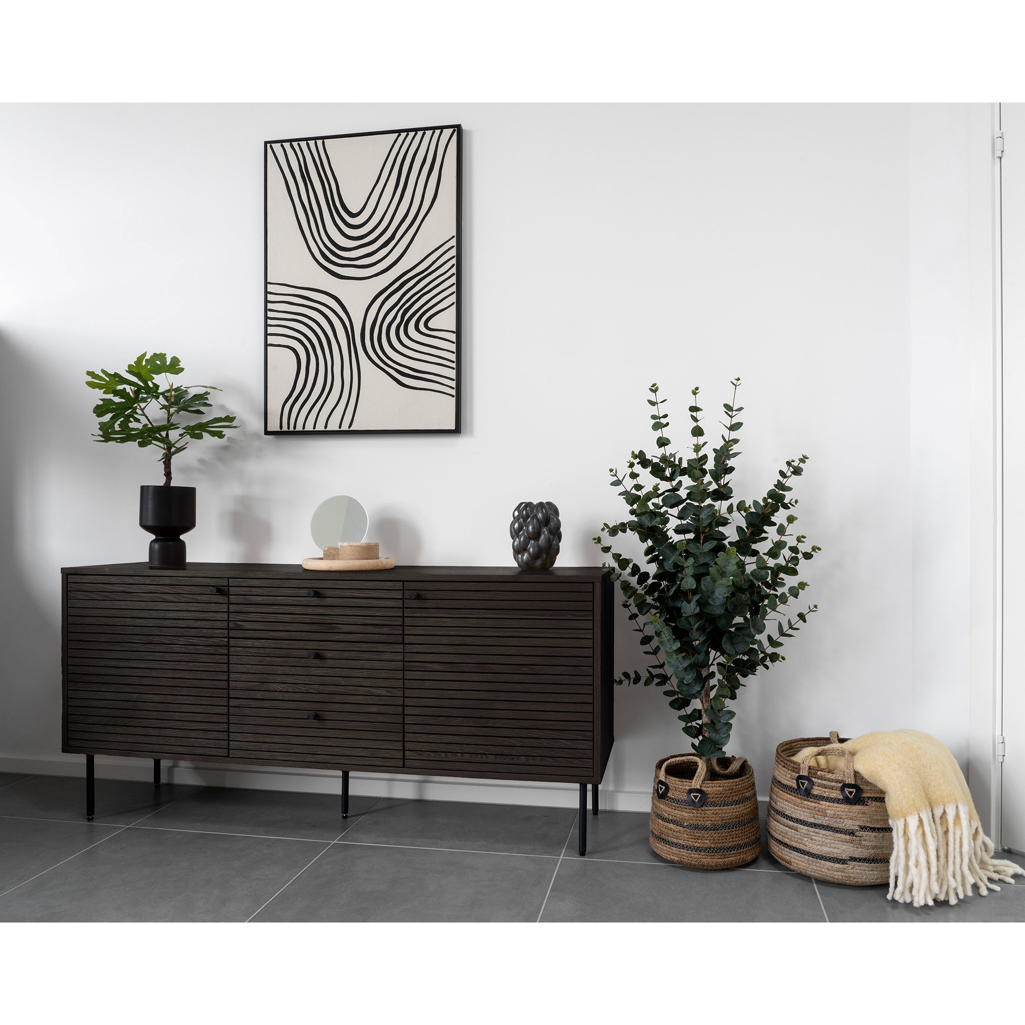 Kyoto Skænk, 3 skuffer, 2 låger, egefiner, smoked, sorte metalben, 150x40x74 cm - Billede 7