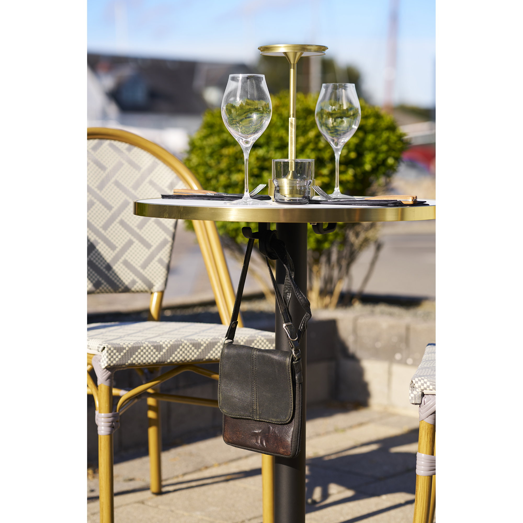 Cafébord, marmor look bordplade, hvid med guldkant, sorte ben, aluminium - Billede 10