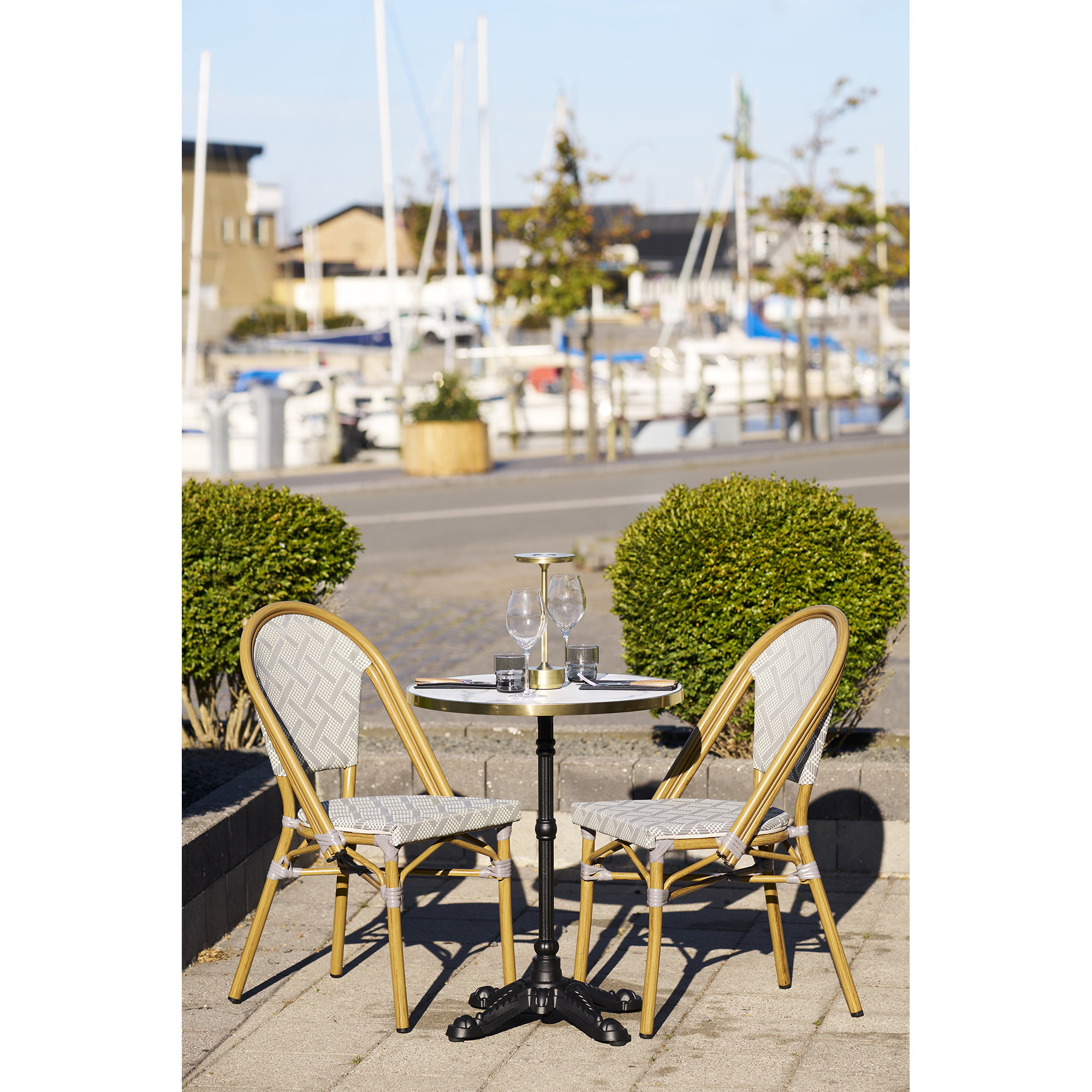 Cafébord, marmor look bordplade, hvid med guldkant, sorte ben, støbejern, ø60x73 cm - Billede 5